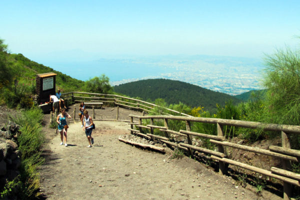 excursions-vesuvius-in-bus