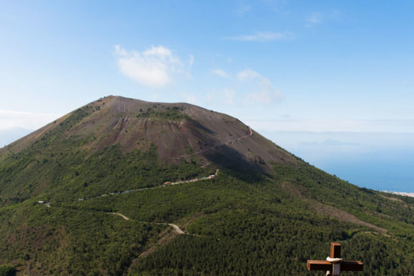 excursions-vesuvius-in-bus