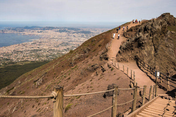 excursions-vesuvius-in-bus